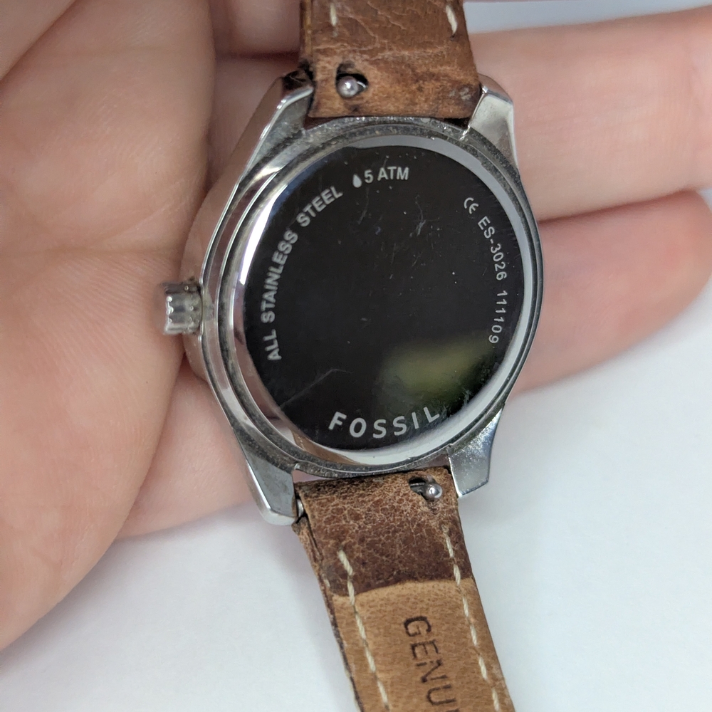 V2K Fossil Womens Watch ES-3026 Date 31mm Case Beige Leather Band Quartz - Picture 4 of 9
